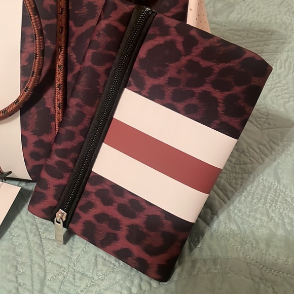 Laken Paige Neoprene large Tote in Leopard Print - Picture 4 of 8